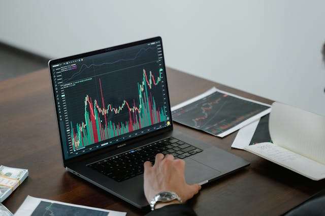 Elevate Your Online Trading Platform with DigiHollic's SEO Services